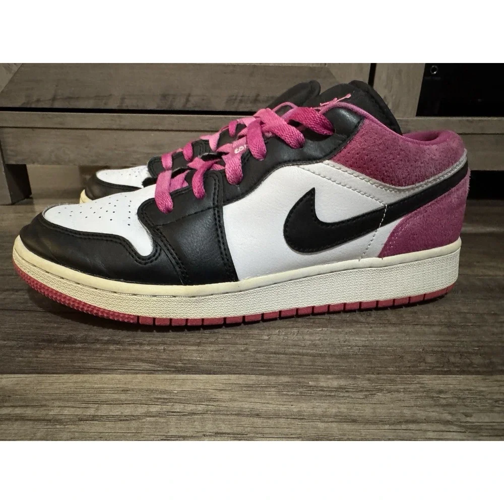 Nike Air Jordan 1‎ Low Black Active Fuchsia GS CT1564-005 Youth Size 6.5y